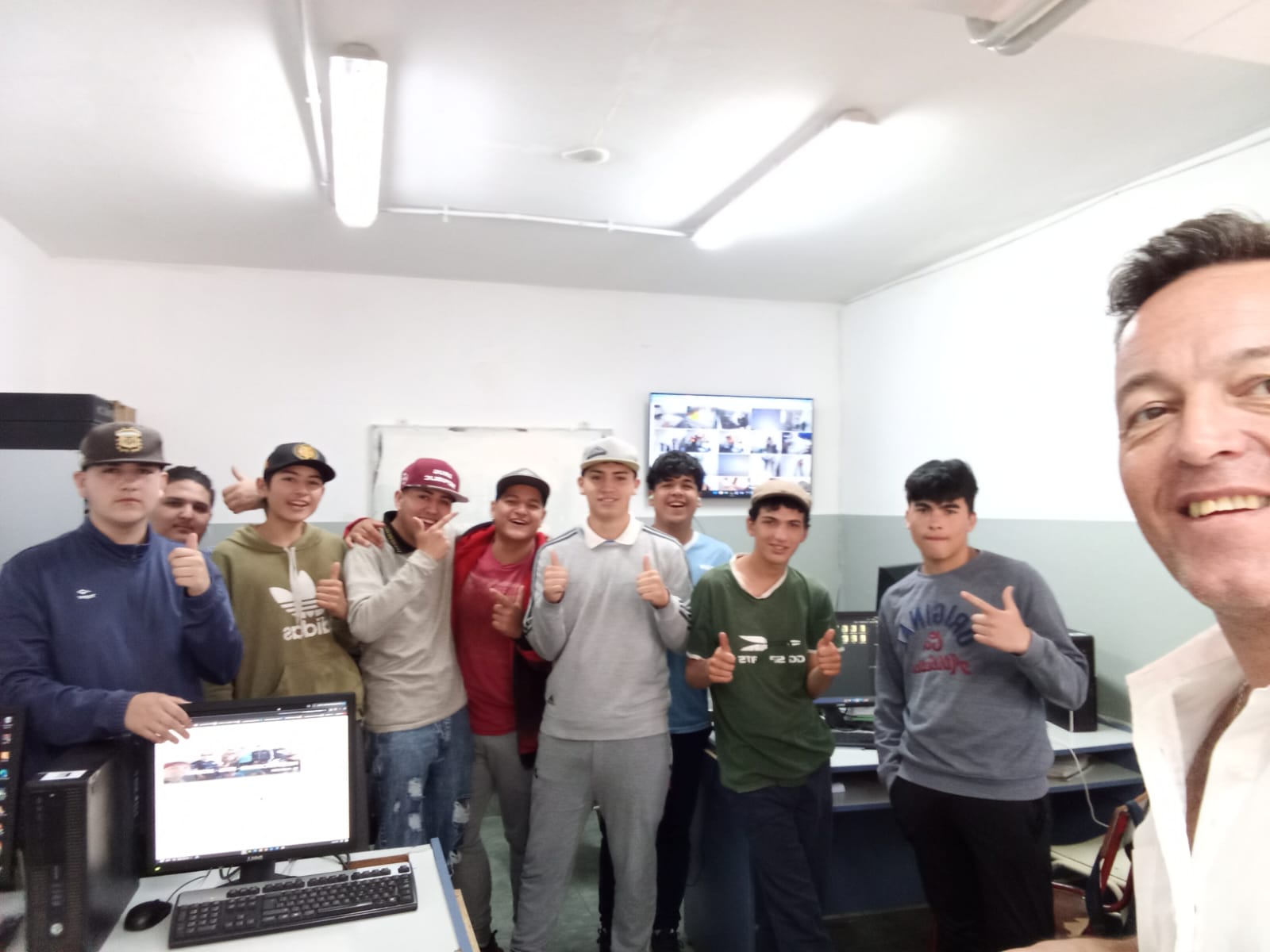 th.jpg"equipo